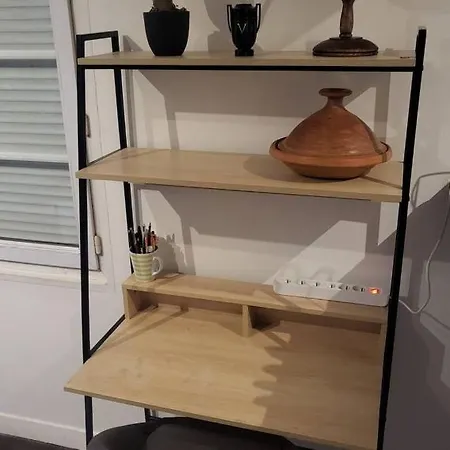 Apartmán T2 Cosy Autonome H24 Parking Prive Attenant Tv 165cm Netflix Wi-fi Au Rez-de-chaussee *