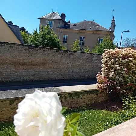 T2 Cosy Autonome H24 Parking Prive Attenant Tv 165cm Netflix Wi-fi Au Rez-de-chaussee Apartmán *