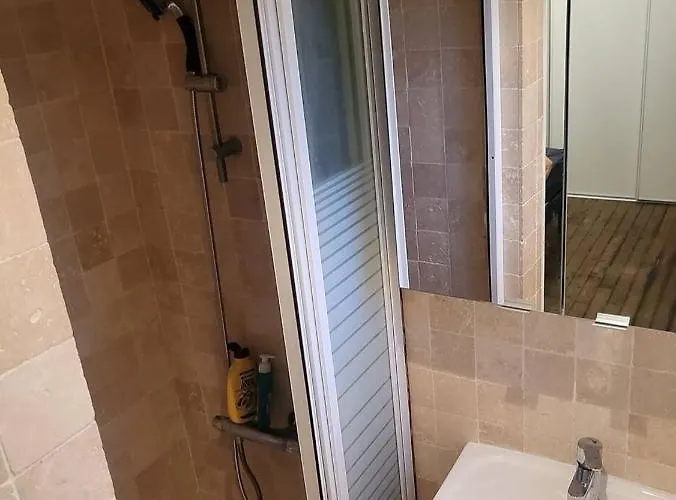 Apartment T2 Cosy Autonome H24 Parking Privé Attenant Tv 165cm Netflix Wi-fi Au Rez-de-chaussée