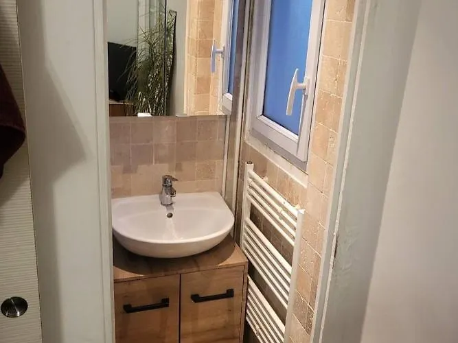 Apartment T2 Cosy Autonome H24 Parking Privé Attenant Tv 165cm Netflix Wi-fi Au Rez-de-chaussée Alençon